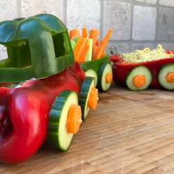 Barnslig grønnsakstog med dip