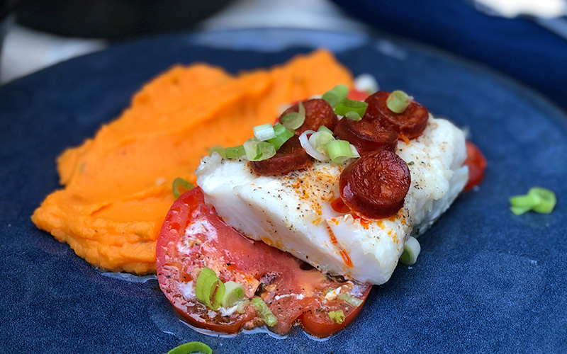 Bakt torsk med chorizo og søtpotetpuré