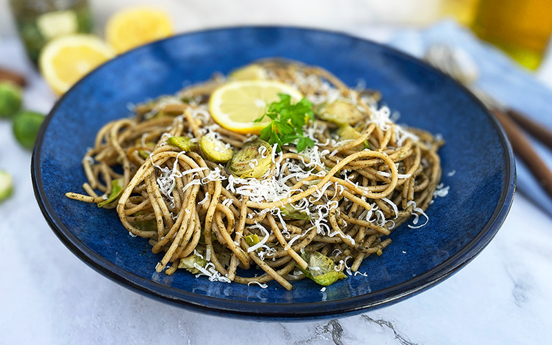 Pasta med pesto og rosenkål